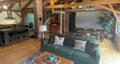 Cozy 3-bedroom post and beam house in charming Fairfax