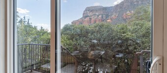 Sedona Canyon Whisper: A 3BR retreat in Oak Creek Canyon with stunning red rock views.