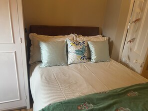 2 habitaciones, tabla de planchar con plancha y acceso a internet