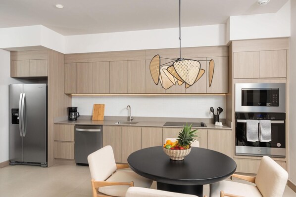 Fridge, microwave, stovetop, dishwasher