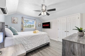 2 bedrooms, desk, iron/ironing board, WiFi