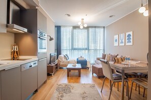 Interior - A bright and stylish studio in Batışehir Göztepe, offering modern amenities, a fully equipped kitchen, and seamless access to central Istanbul. Perfect for solo travelers or couples seeking comfort and convenience. (Bağcılar)