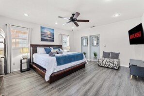 3 bedrooms, desk, iron/ironing board, travel crib