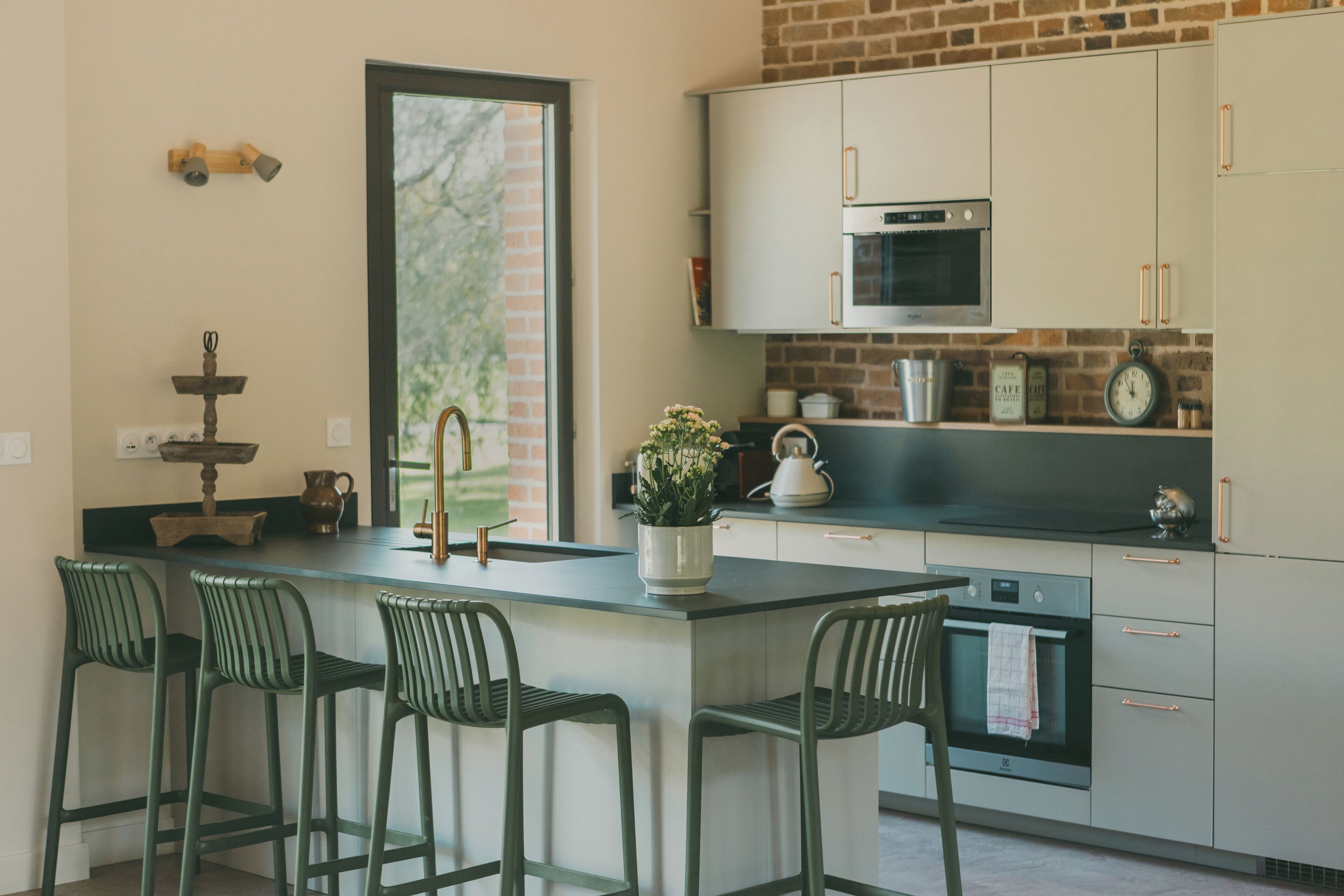 Micro-ondes, four, plaque de cuisson, lave-vaisselle