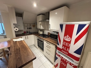 Refrigerador, horno, placa de cocina, tostadora