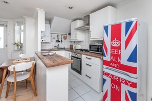 Fridge, oven, stovetop, toaster