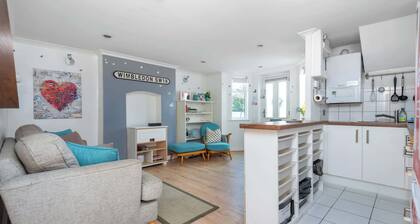Charming 1BD Flat with Garden, Wimbledon Village
