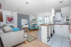 Unclassified image, 5 of 21, button - Charming 1BD Flat with Garden, Wimbledon Village (Greater London)