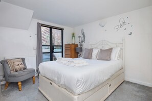 1 bedroom, iron/ironing board, Internet, bed sheets