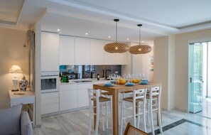 Fridge, microwave, oven, stovetop - Los Limones de Génova, 150 meters beach, Elviria (Marbella)