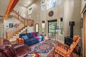 Smart TV, fireplace