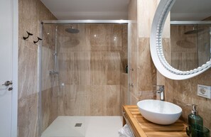 Shower, hair dryer, bidet, towels - Nuevo!!Los Limones de Genova, 150m.playa 4-6 huewspedes, Elviria. (Marbella)