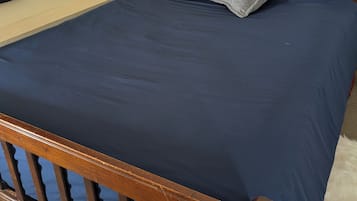 2 quartos, ferros/tábuas de passar roupa, Wi-Fi, roupa de cama