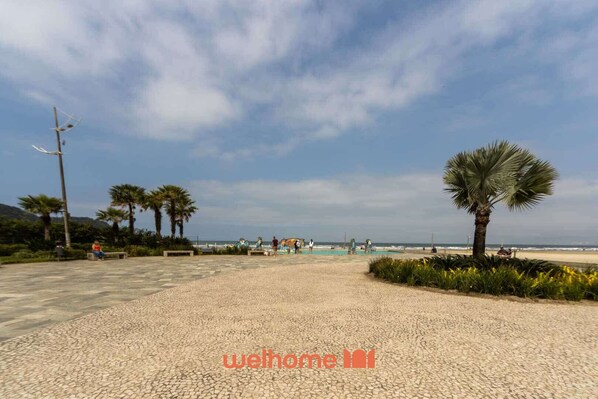 Beach nearby - Apartamento na Praia do Forte com vista mar (Praia Grande)