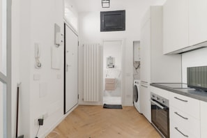 Réfrigérateur, micro-ondes, lave-vaisselle, grille-pain