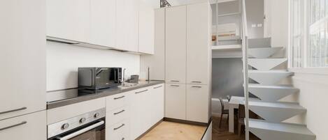 Refrigerador, microondas, lavavajillas y tostadora