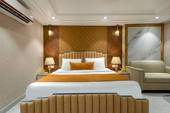 Executive Room, City View | Desk, free WiFi