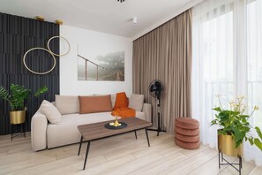 テレビ、書斎 / ワークスペース