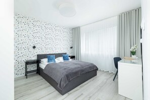 1 bedroom, desk, iron/ironing board, WiFi