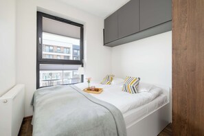 1 habitación, tabla de planchar con plancha, cuna de viaje y wifi 