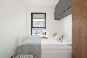 1 habitación, tabla de planchar con plancha, cuna de viaje y wifi 