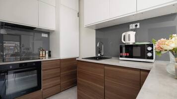 Fridge, microwave, oven, stovetop