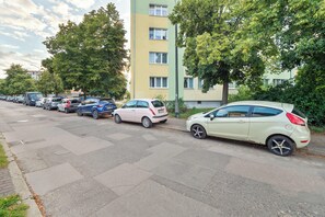 Unclassified image, 5 of 24, button