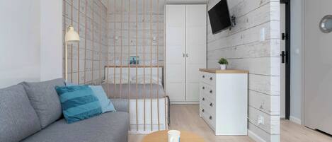 Iron/ironing board, travel crib, WiFi, bed sheets