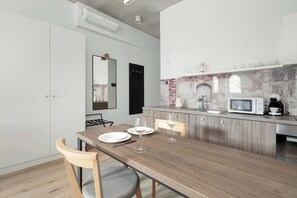 Fridge, microwave, oven, stovetop - Księcia Witolda 64 | Wroclaw | Comfortable Studio | Air conditioning | Workspace | Near the Center (Wrocław)