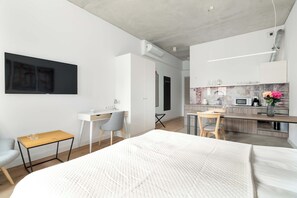 Desk, iron/ironing board, travel cot, WiFi