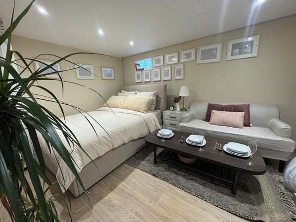1 habitación, wifi y ropa de cama