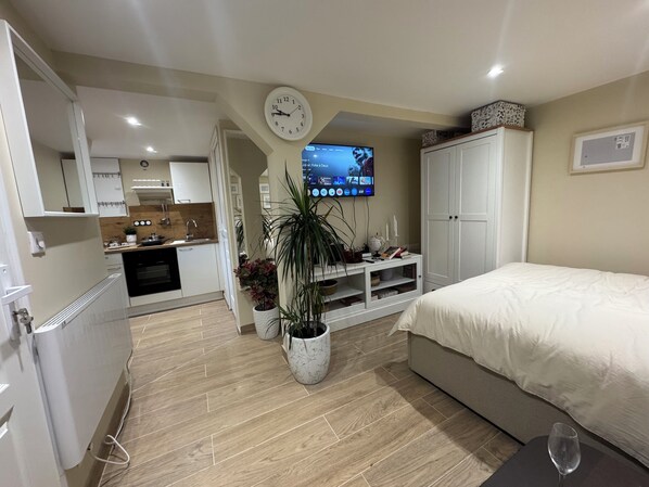 1 bedroom, WiFi, bed sheets