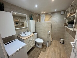 Toallas y papel de baño