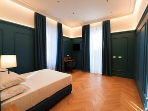 Deluxe Double Room, Balcony, Garden View | In-room safe, desk, free WiFi - Villa Magnolia (Castellammare di Stabia)