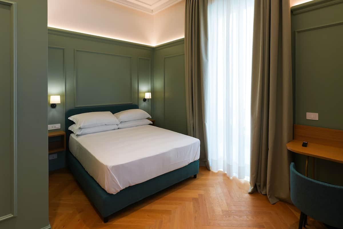 Literie hypoallergénique, couette en duvet d'oie, minibar