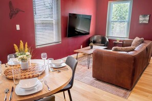 Interior - Stylish 2BR/2BA House in The Grove w/ Free Parking (St. Louis)