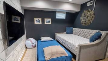 2 bedrooms, desk, iron/ironing board, free WiFi