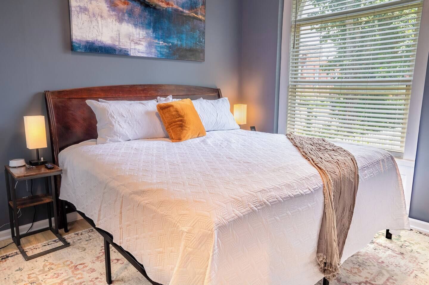 2 habitaciones, escritorio, tabla de planchar con plancha y wifi gratis 