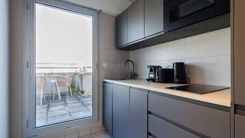 Fridge, microwave, stovetop, dishwasher