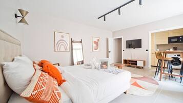 Silitysrauta/-lauta, Wi-Fi, vuodevaatteet