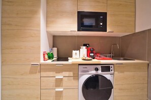 Fridge, microwave, stovetop, coffee/tea maker