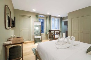 Iron/ironing board, WiFi, bed sheets