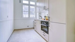 Geladeira, fogão, cooktop, chaleira elétrica