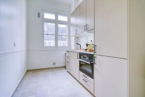 Fridge, oven, stovetop, toaster