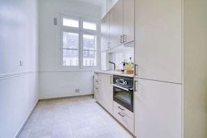 Fridge, oven, stovetop, toaster