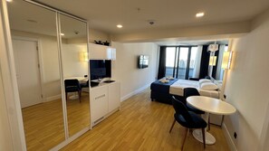 1 habitación, tabla de planchar con plancha y wifi 