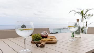 Villa Deluxe, piscine privée, vue mer | Terrasse/Patio