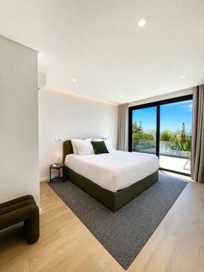 Vila Comfort, kolam renang pribadi, pemandangan laut | Seprai premium, tempat tidur Tempur-Pendic, dan brankas
