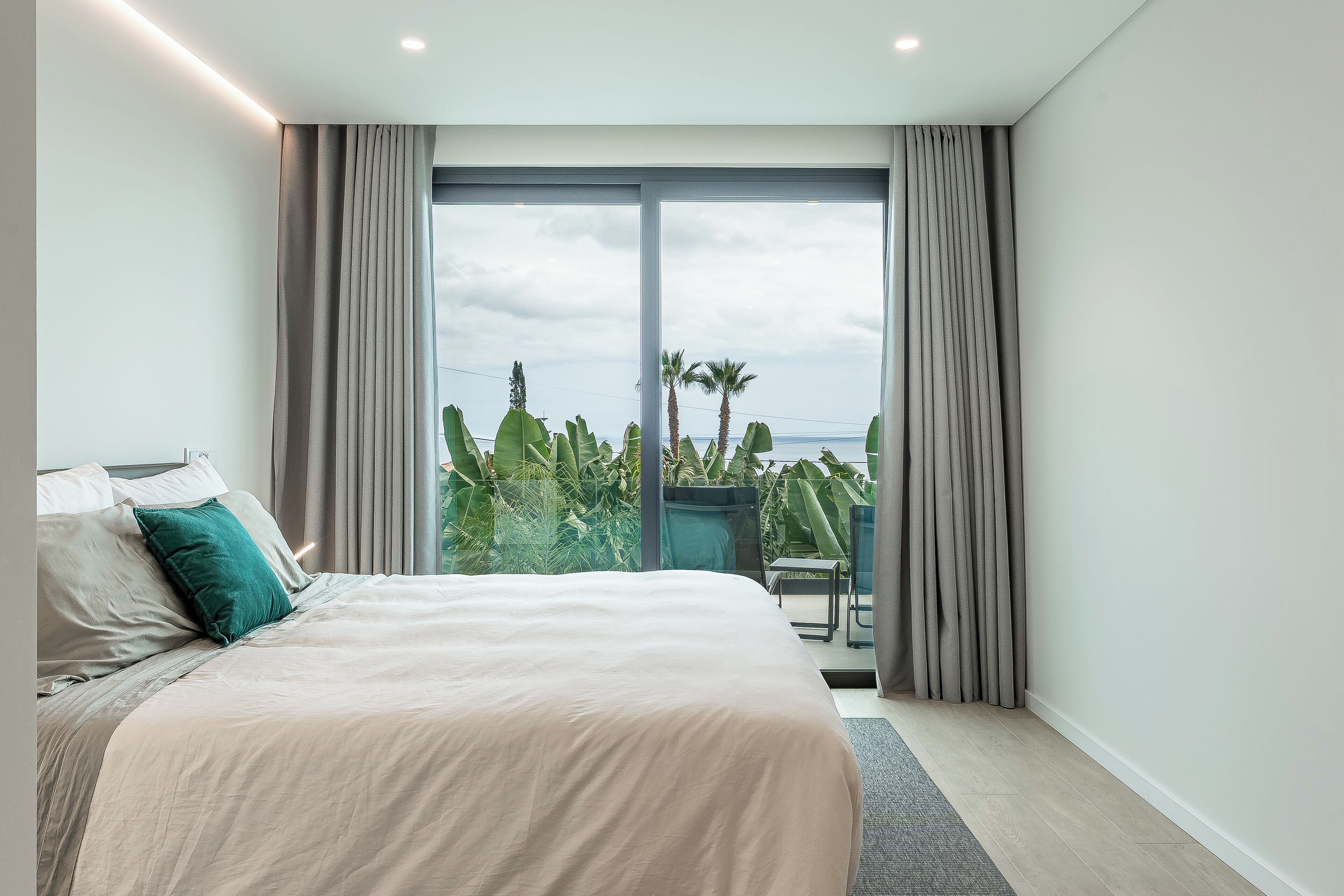 Premium bedding, Tempur-Pedic beds, in-room safe, blackout curtains