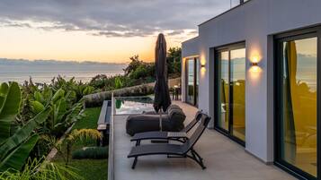 Comfort Villa, Private Pool, Sea View | Terrace/patio